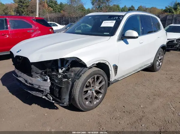 5UX13EU09R9T44694 2024 BMW X5 - Image 2