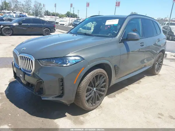 5UX13EU09R9T70082 2024 BMW X5 - Image 2
