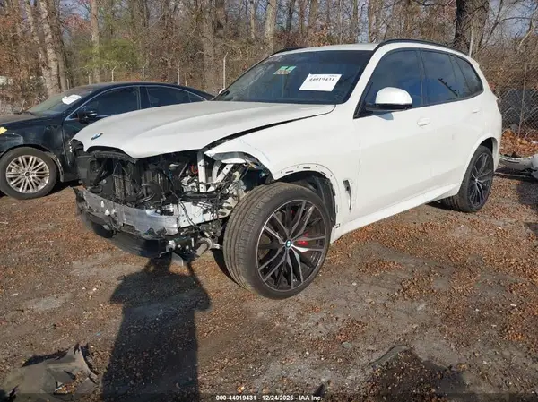 5UX13EU09R9T85018 2024 BMW X5 - Image 2