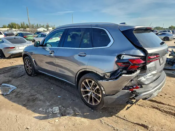 5UX13EU09R9U69324 2024 BMW X5 - Image 2