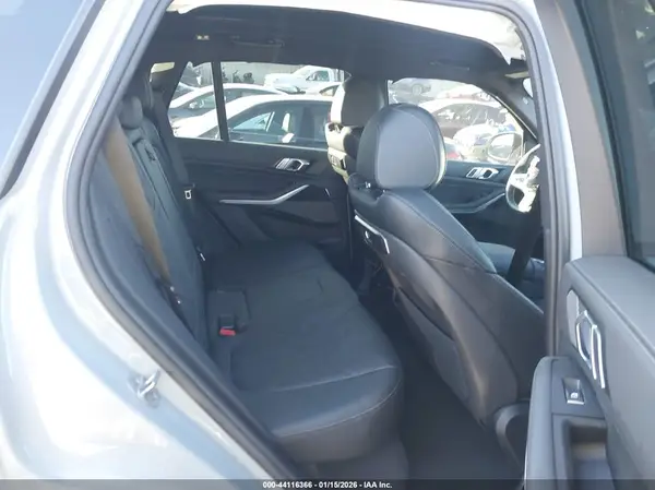 5UX13EU09S9Y02725 2025 BMW X5 - Image 8