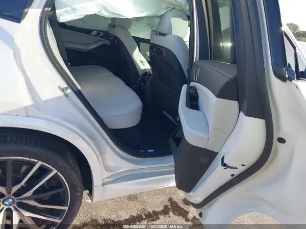 5UX13EU09S9Z84720 2025 BMW X5 - Image 8