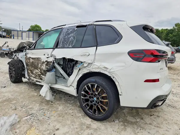 5UX13EU09T9177101 2026 BMW X5 - Image 2