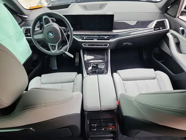 5UX13EU09T9177101 2026 BMW X5 - Image 8