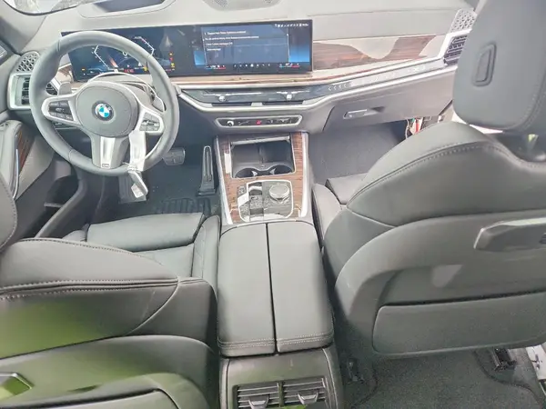 5UX13EU09T9325781 2026 BMW X5 - Image 8