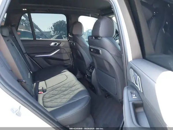 5UX13EU0XS9W77167 2025 BMW X5 - Image 8