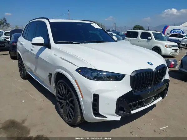 5UX13EU0XS9Z77369 2025 BMW X5 - Image 1
