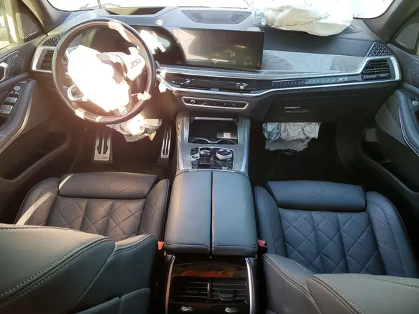 5UX23EM00P9N52688 2023 BMW X7 - Image 8