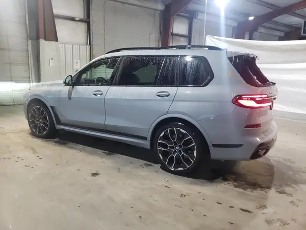 5UX23EM00P9P28204 2023 BMW X7 - Image 2