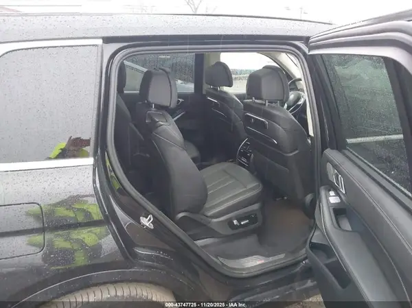 5UX23EM00P9P41714 2023 BMW X7 - Image 8
