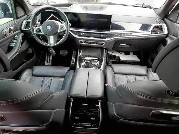 5UX23EM00P9P65933 2023 BMW X7 - Image 8