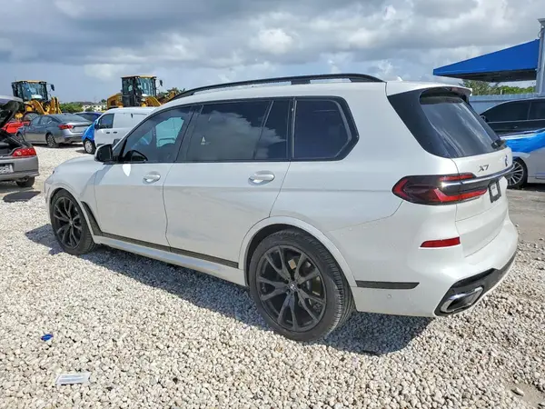 5UX23EM00P9P85440 2023 BMW X7 - Image 2