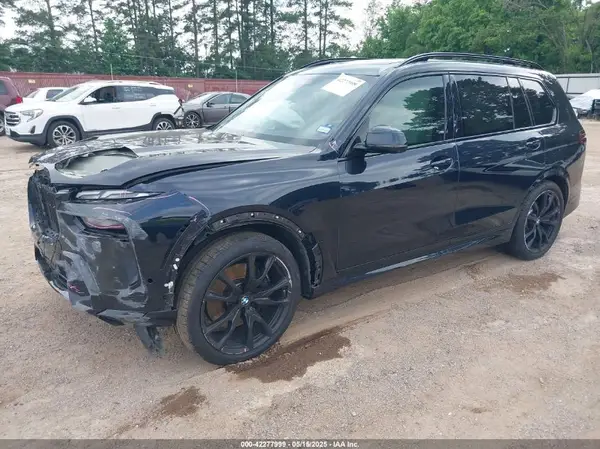 5UX23EM00P9R09660 2023 BMW X7 - Image 2