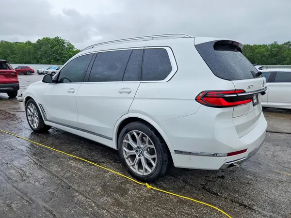 5UX23EM00P9R11019 2023 BMW X7 - Image 2