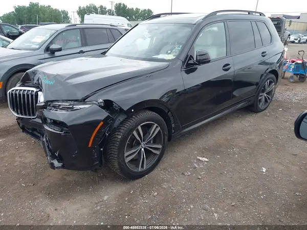 5UX23EM00P9R22070 2023 BMW X7 - Image 2