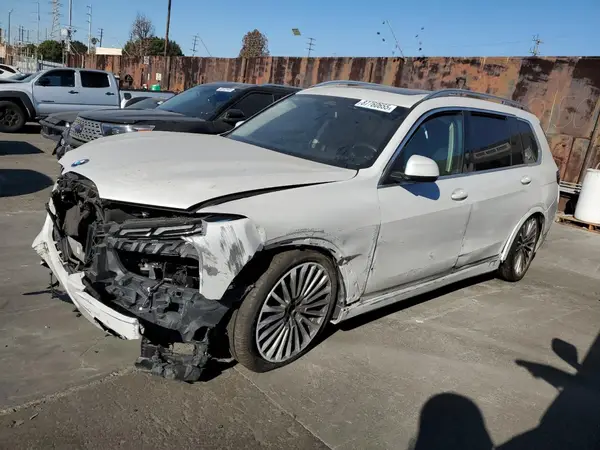 5UX23EM00P9R82835 2023 BMW X7 - Image 1