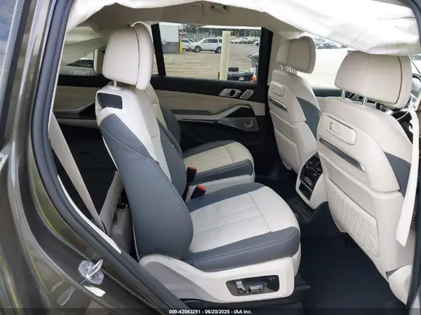 5UX23EM00R9S34654 2024 BMW X7 - Image 8