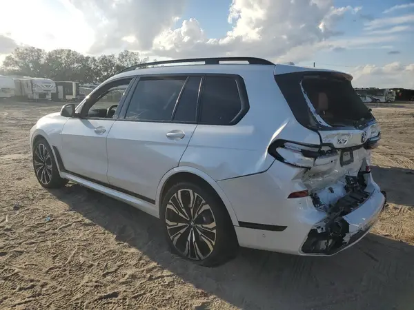 5UX23EM00R9S44309 2024 BMW X7 - Image 2