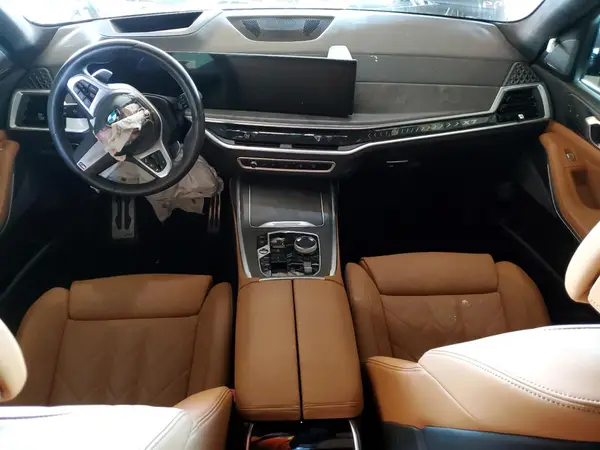 5UX23EM00R9S83899 2024 BMW X7 - Image 8
