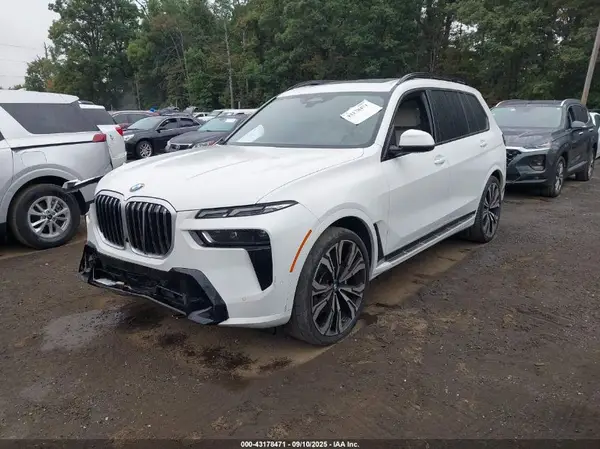 5UX23EM00R9T75255 2024 BMW X7 - Image 2
