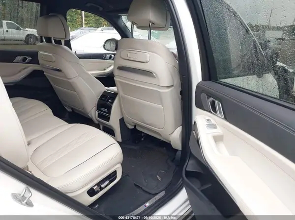 5UX23EM00R9T75255 2024 BMW X7 - Image 8