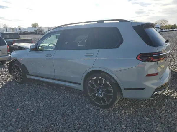 5UX23EM00R9U51976 2024 BMW X7 - Image 2