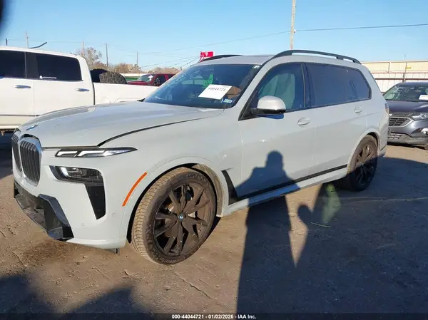 5UX23EM00R9V56310 2024 BMW X7 - Image 2