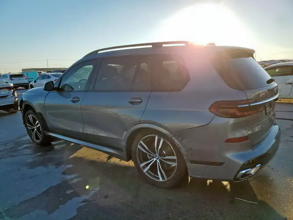 5UX23EM00S9W65176 2025 BMW X7 - Image 2