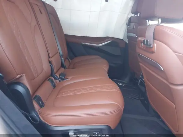 5UX23EM00S9W85668 2025 BMW X7 - Image 8