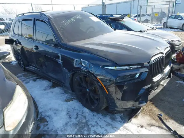 5UX23EM00S9W96704 2025 BMW X7 - Image 1