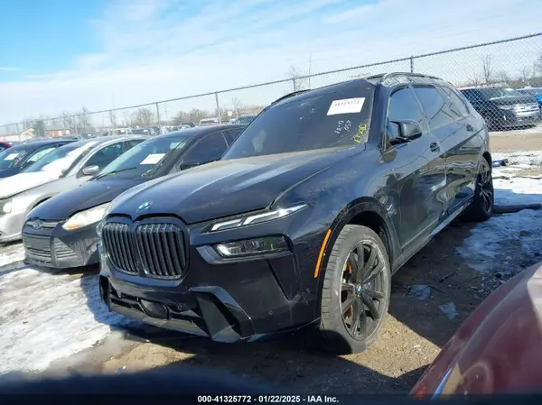 5UX23EM00S9W96704 2025 BMW X7 - Image 2