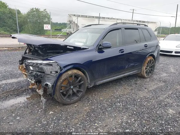 5UX23EM00T9041279 2026 BMW X7 - Image 2