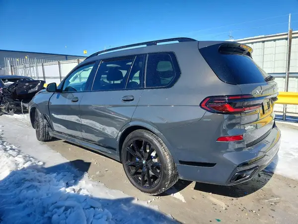 5UX23EM00T9101786 2026 BMW X7 - Image 2