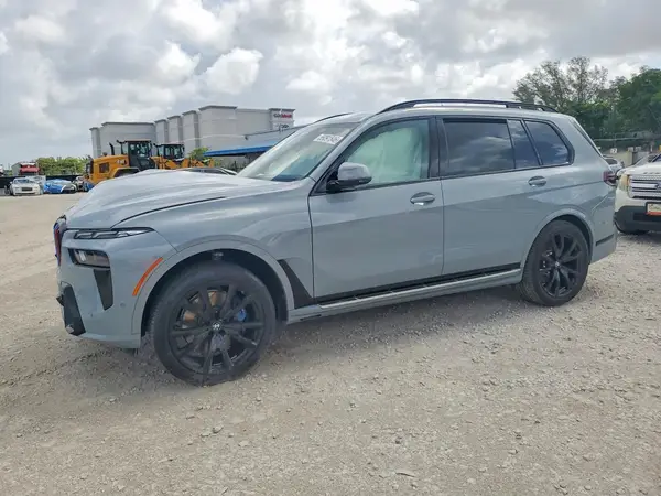 5UX23EM00T9130964 2026 BMW X7 - Image 1