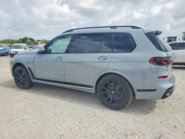 5UX23EM00T9130964 2026 BMW X7 - Image 2