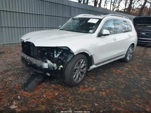 5UX23EM00T9192266 2026 BMW X7 - Image 2