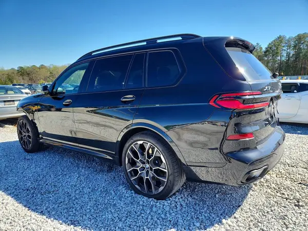 5UX23EM00T9270352 2026 BMW X7 - Image 2