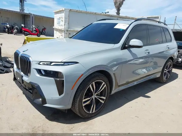 5UX23EM01P9N85182 2023 BMW X7 - Image 2