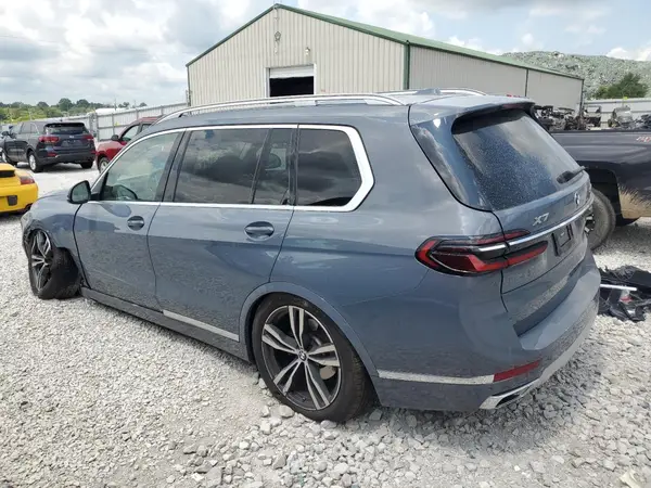 5UX23EM01P9P42936 2023 BMW X7 - Image 2