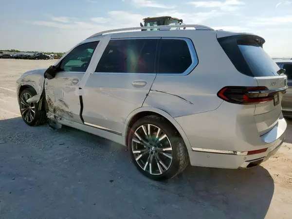 5UX23EM01P9P85706 2023 BMW X7 - Image 2