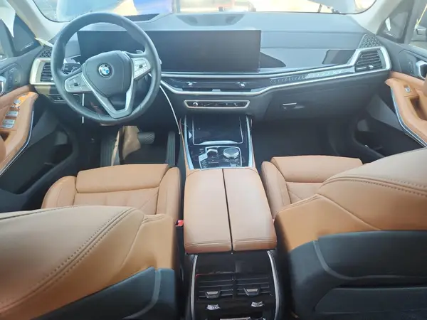 5UX23EM01R9S23713 2024 BMW X7 - Image 8