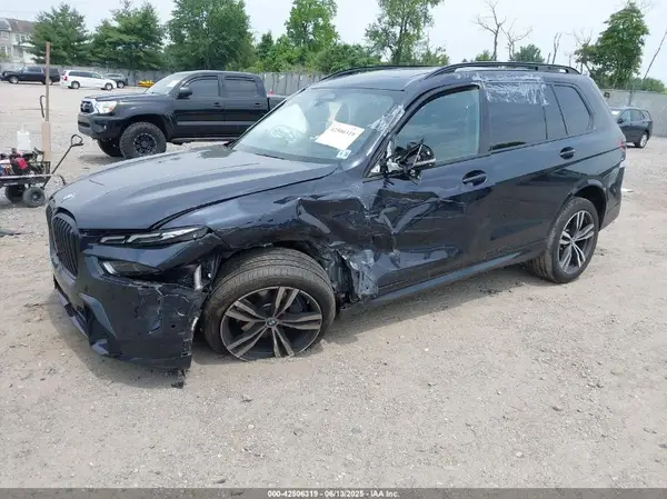 5UX23EM01R9S34226 2024 BMW X7 - Image 2