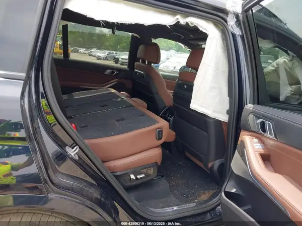 5UX23EM01R9S34226 2024 BMW X7 - Image 8