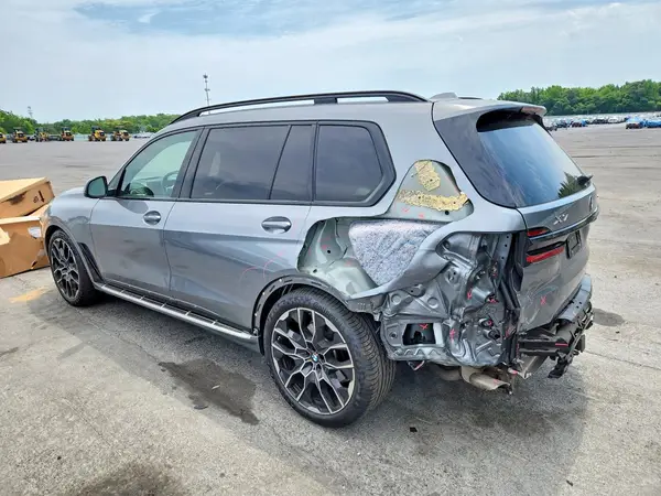 5UX23EM01R9S96838 2024 BMW X7 - Image 2
