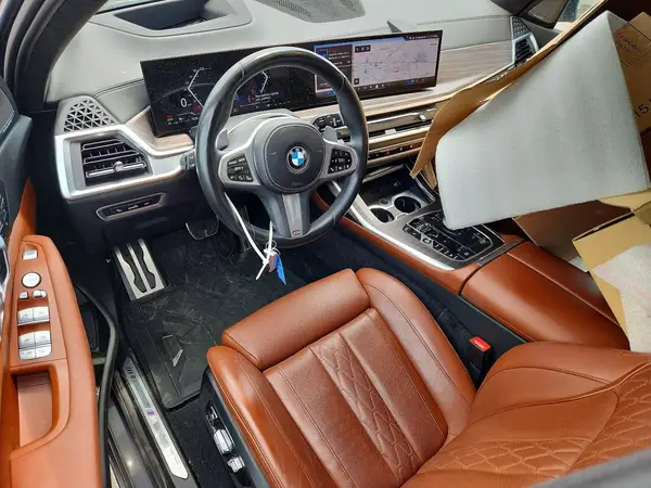 5UX23EM01R9S96838 2024 BMW X7 - Image 8