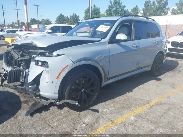5UX23EM01R9S97181 2024 BMW X7 - Image 2