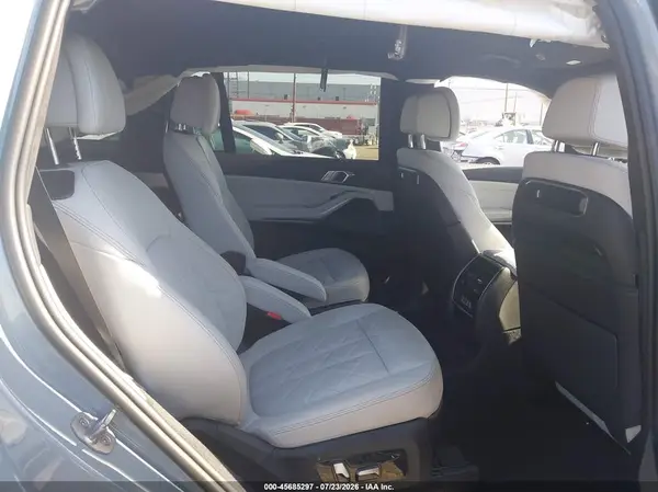 5UX23EM01R9S97181 2024 BMW X7 - Image 8