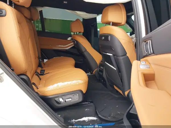 5UX23EM01R9T09989 2024 BMW X7 - Image 8