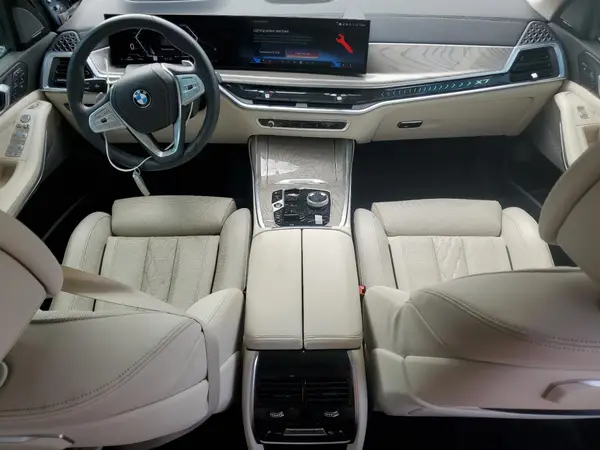 5UX23EM01R9T47755 2024 BMW X7 - Image 8