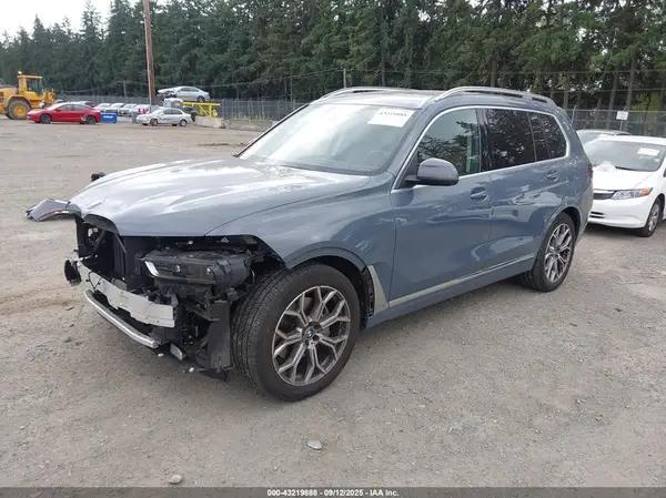 5UX23EM01R9T75765 2024 BMW X7 - Image 2